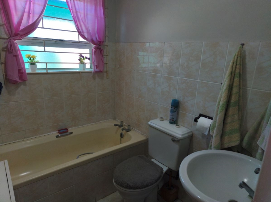 2 Bedroom Property for Sale in De Kelders Western Cape